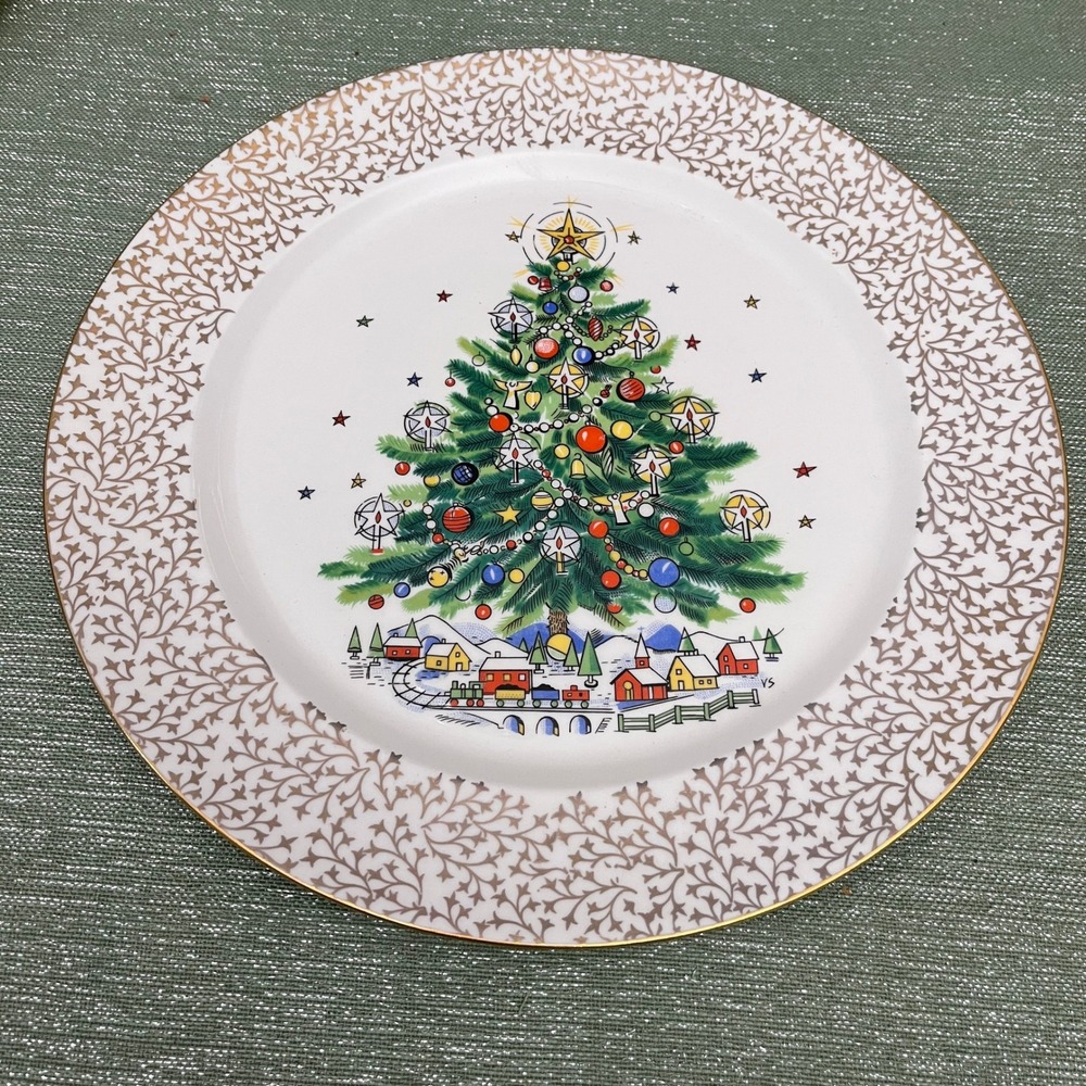 Salem Christmas Eve Bone China Plate Made in England Gold Filigree Border